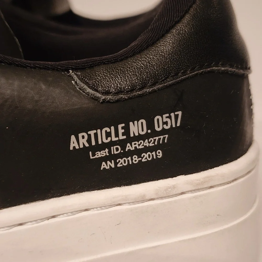 Article No. Black Casual Running Low-Top Sneakers Men’s Black & White Size 7